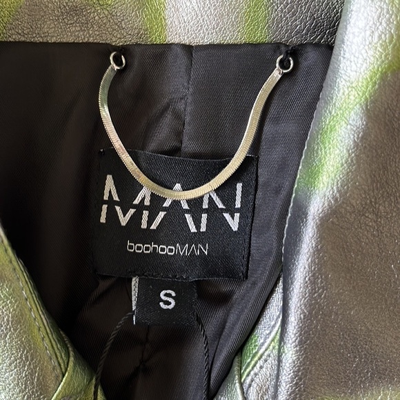 BOOHOOMAN BOXY SPRAY DETAIL BIKER JACKET IN SILVER/GREEN SIZE SMALL - Picture 4 of 11
